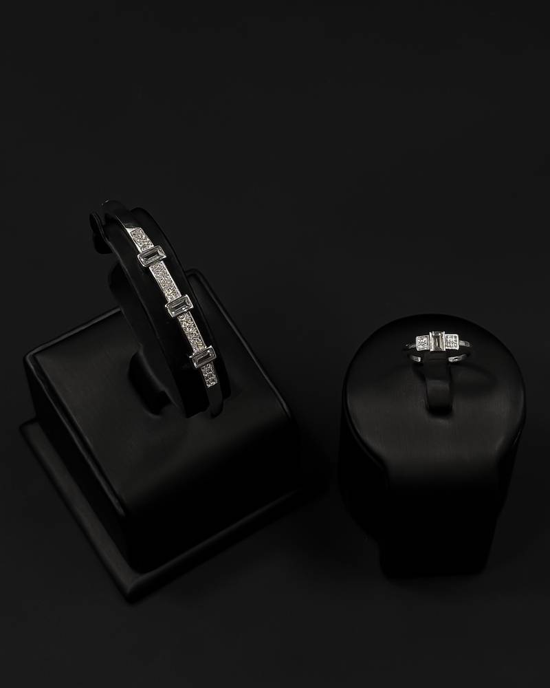 Bracelet and ring with an elegant geometric design