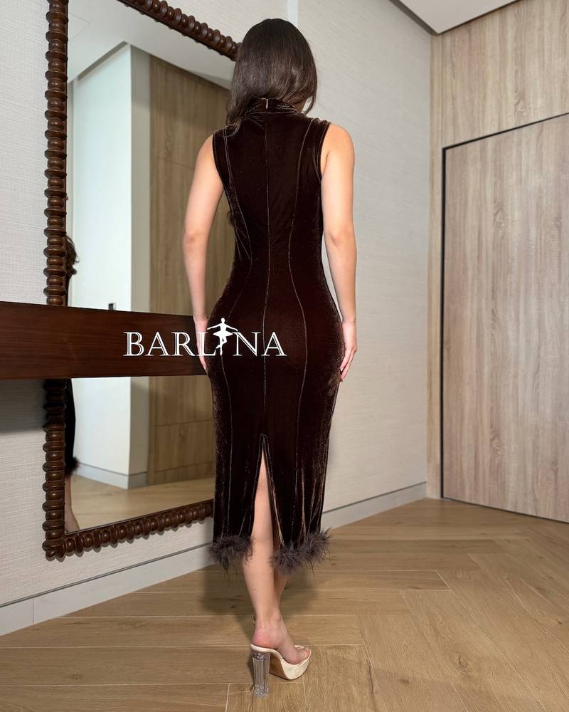 Velvet fitted dress with a feathered hem