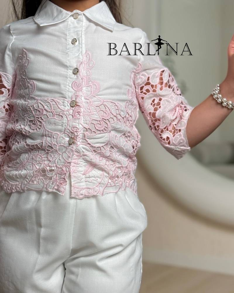 Girls' set with openwork lace details