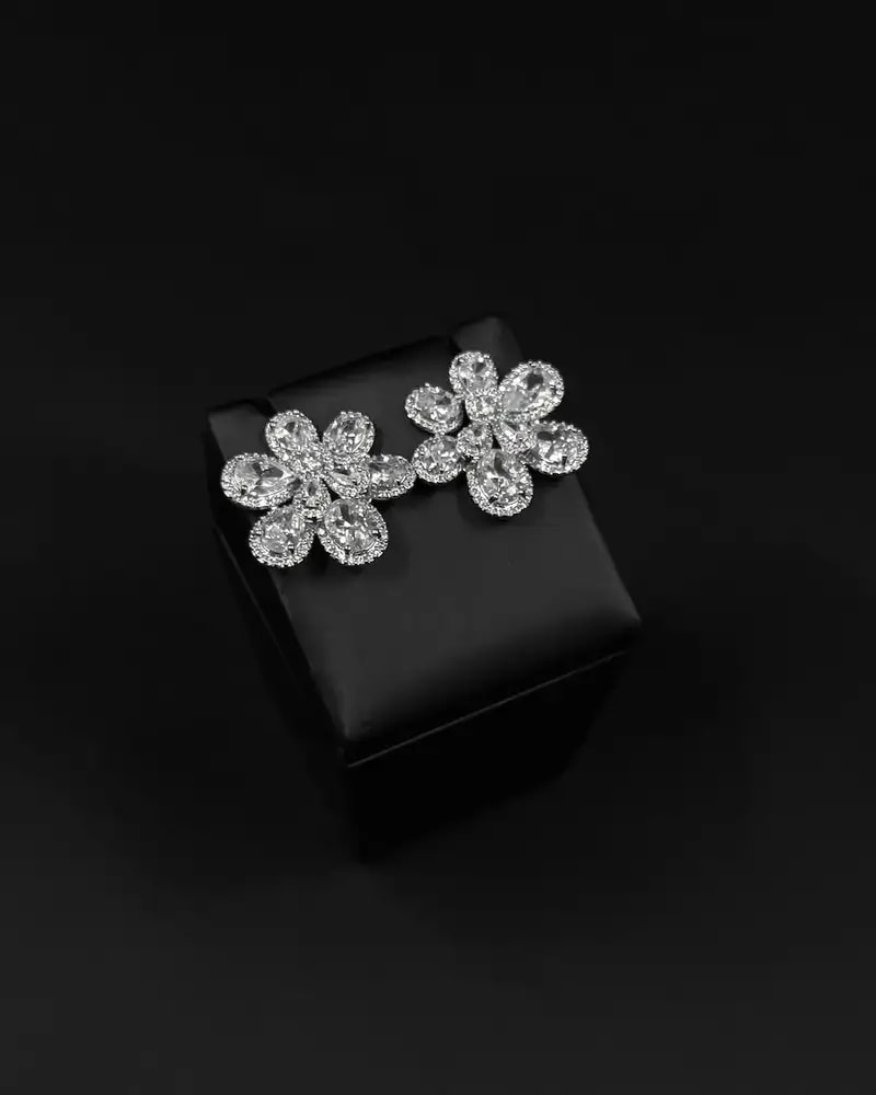 Women's earrings with an elegant floral design