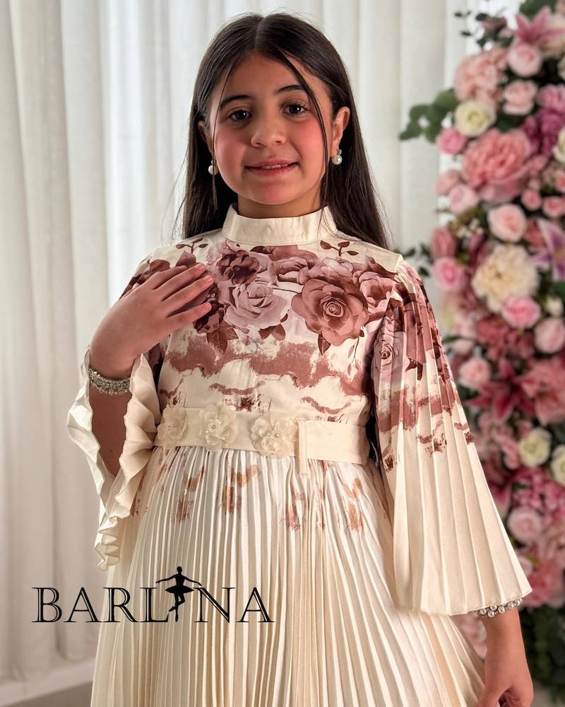 Girls' dress with a floral print and full pleats