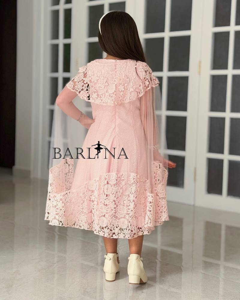 Girls' dress with cape sleeves and lace embroidery