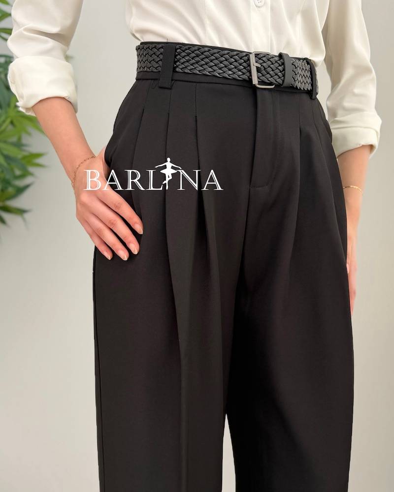 Women's high-waisted trousers with belt