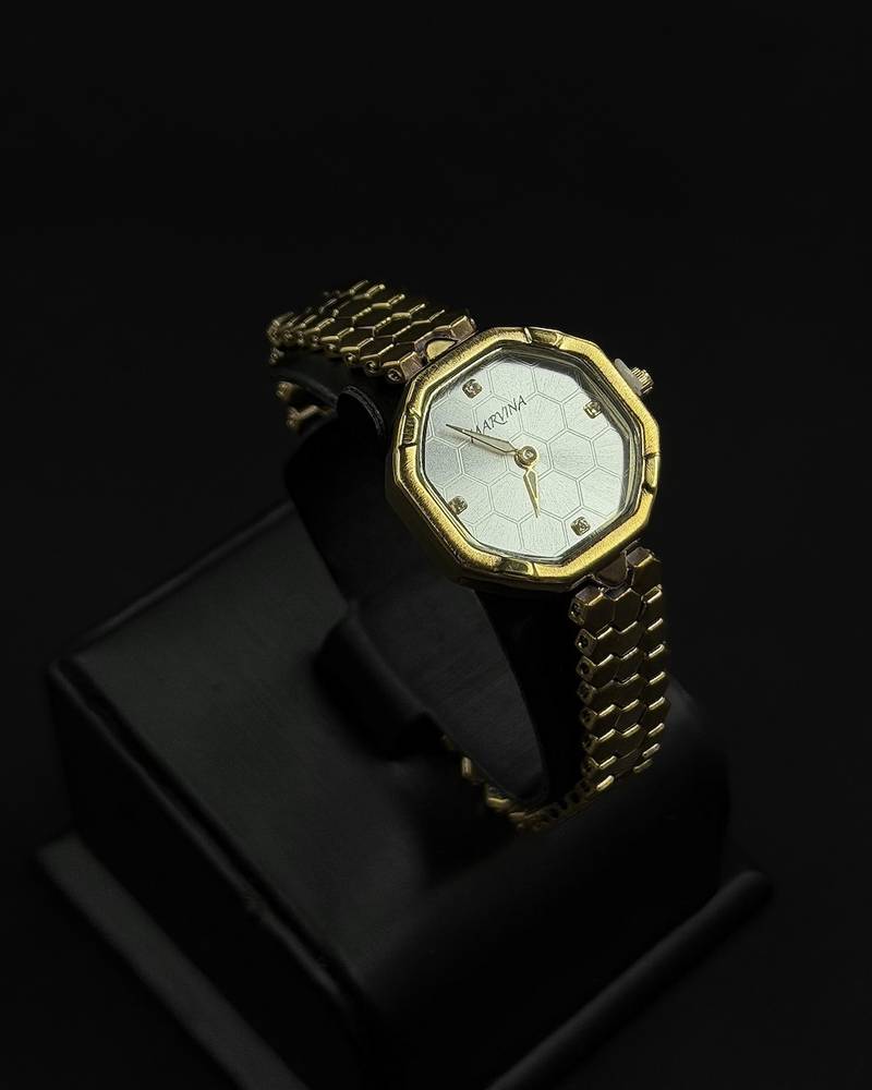Women's watch with a smooth octagonal dial
