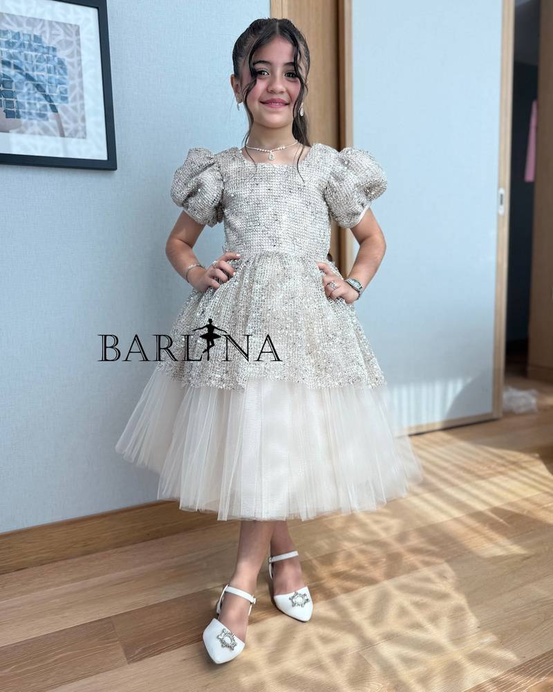 Girly beige dress made of mesh fabric