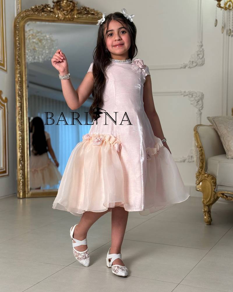 Soft girl's dress decorated with back buttons