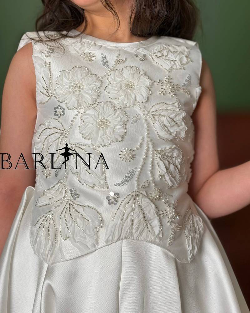 Elegant girls' dress with exquisite floral embroidery
