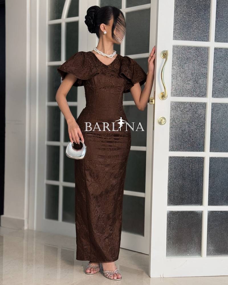 Elegant straight-cut lace dress