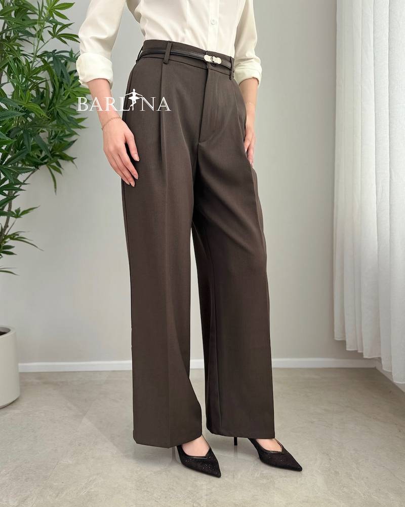 Stylish women's trousers with front pleats