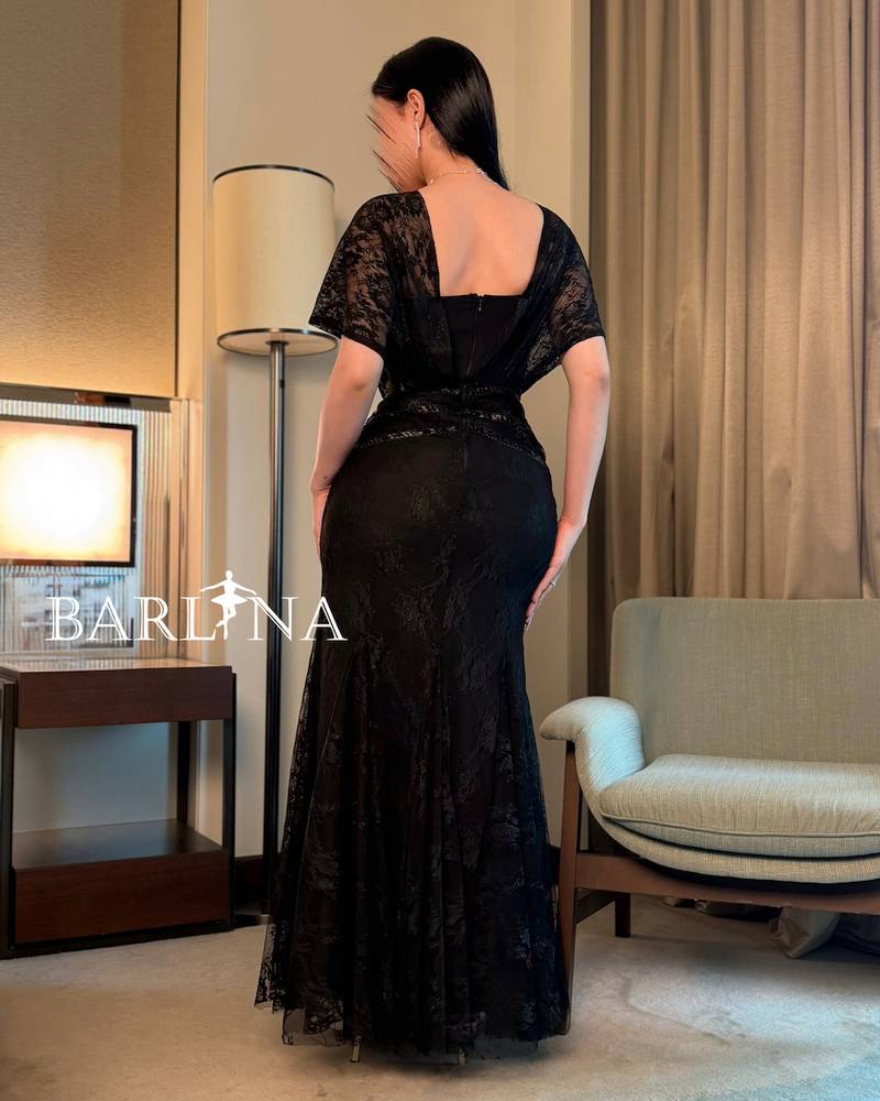 Black lace dress with an elegant cut