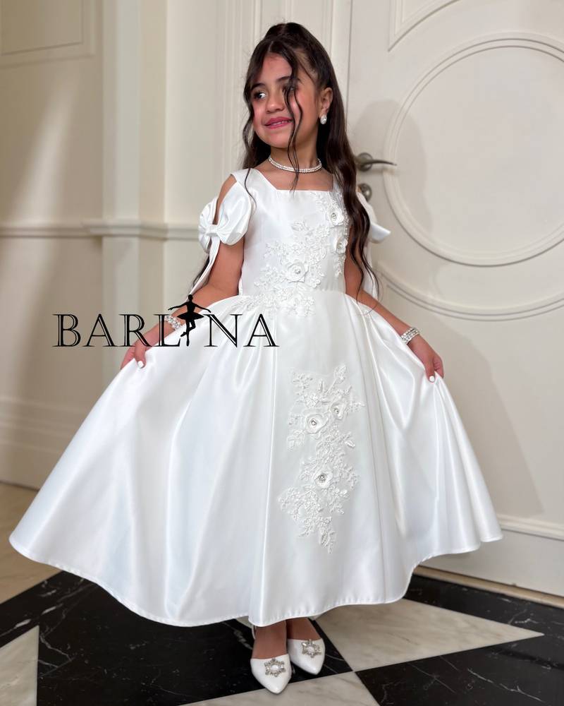 Girls' white dress with soft rose embroidery