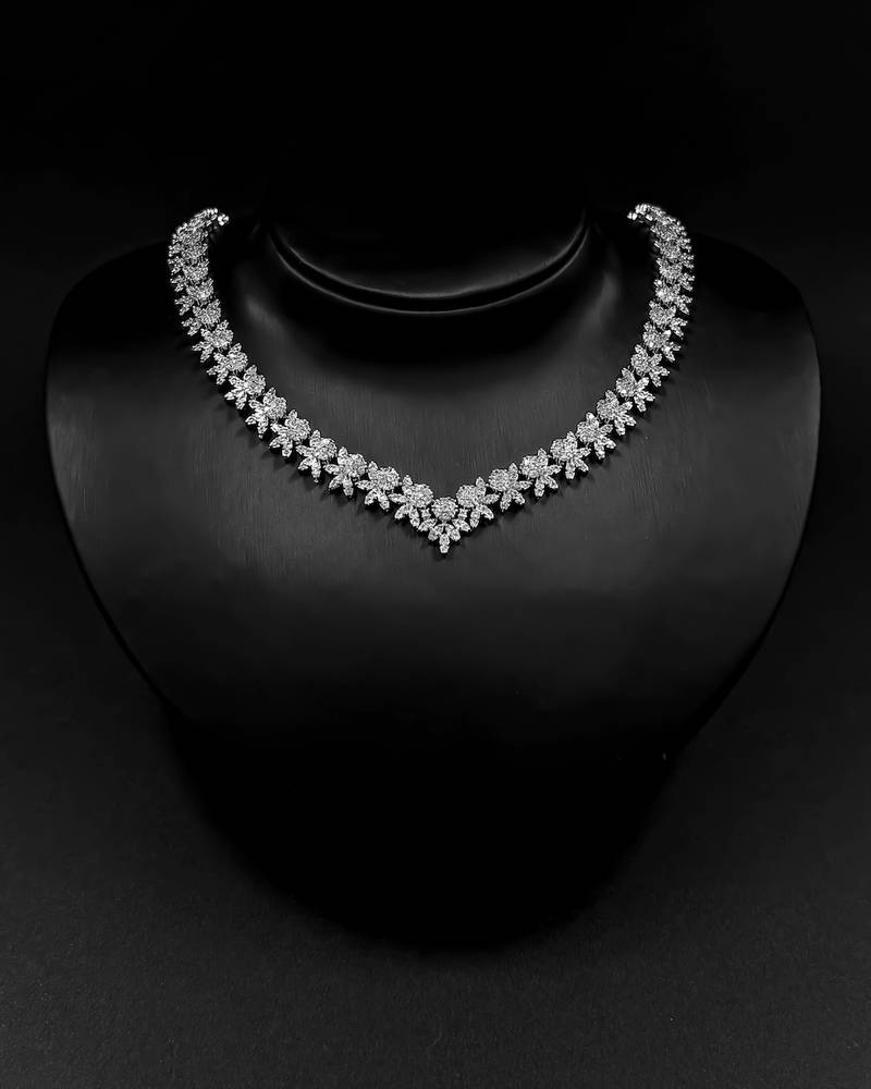 Elegant accessory set with an interlocking design