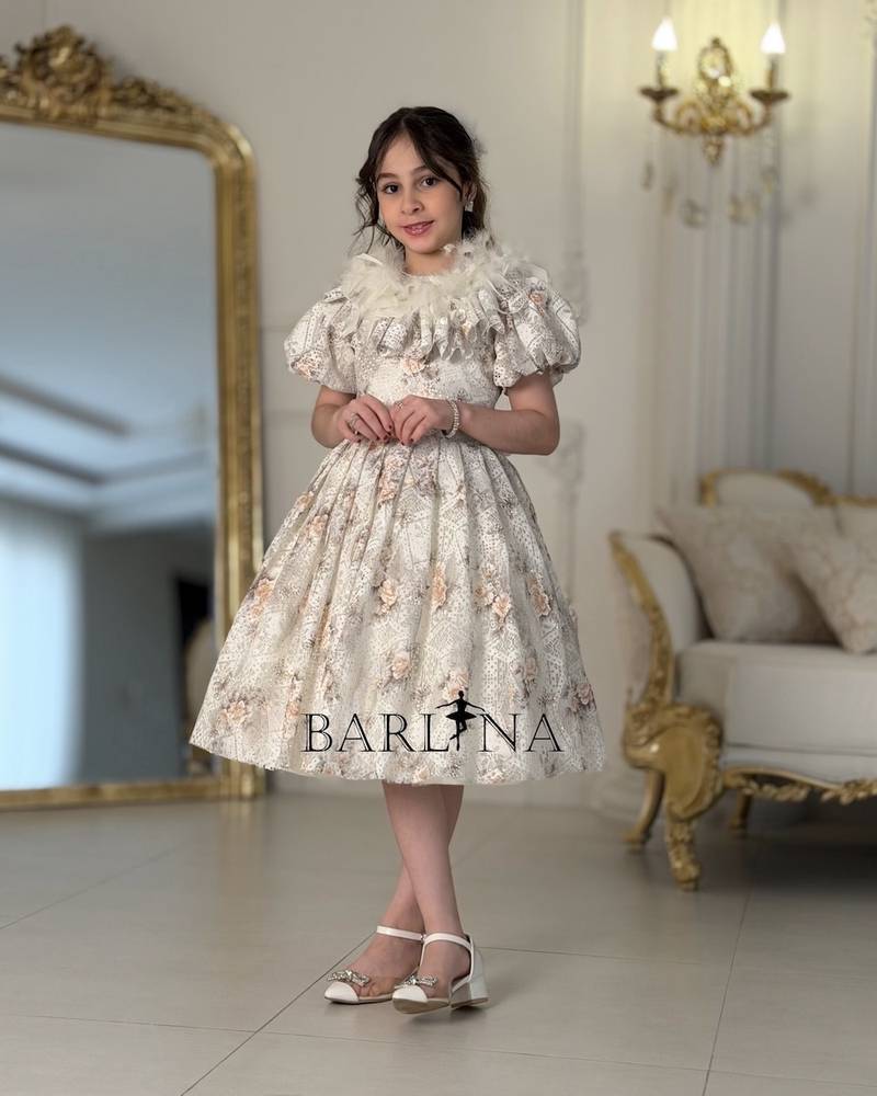 Girls' floral dress with a decorative collar