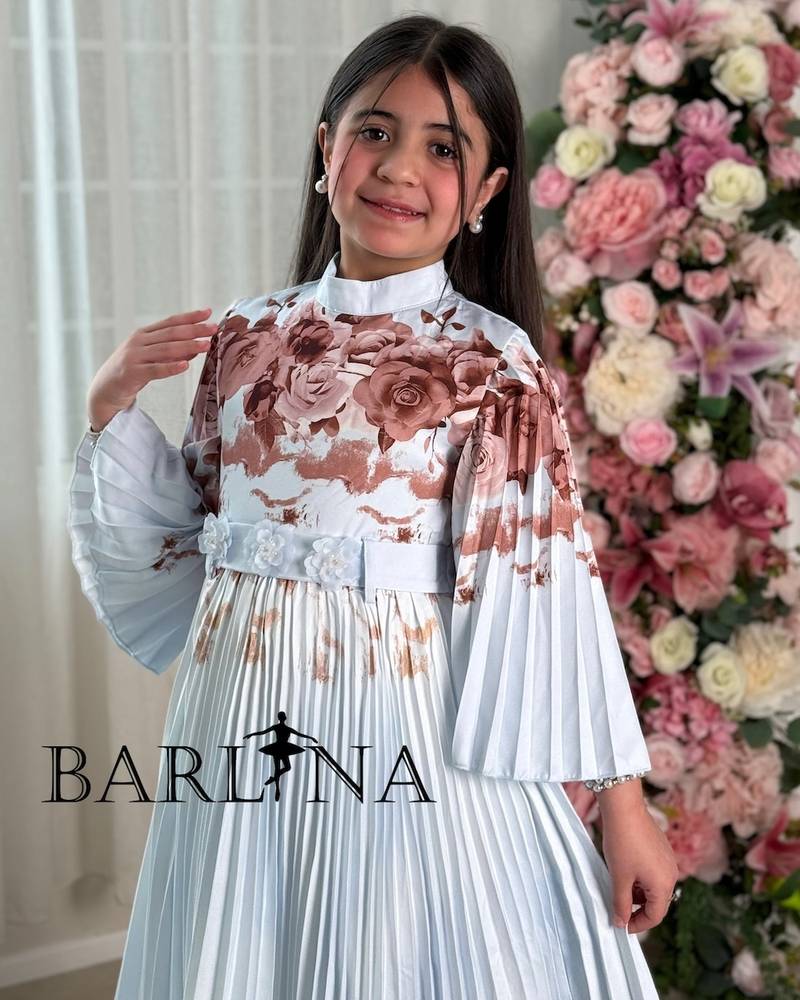 Girls' dress with a floral print and full pleats