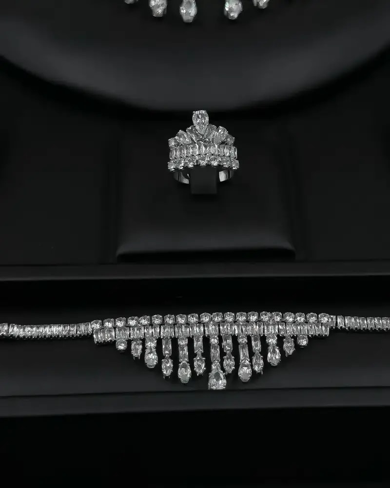 Waterfall design accessory set