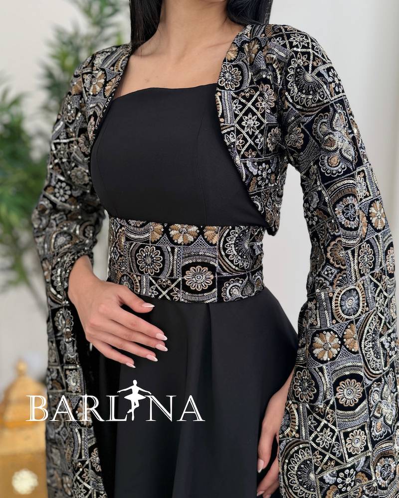 Black jalabiya with sleeves decorated with traditional embroidery