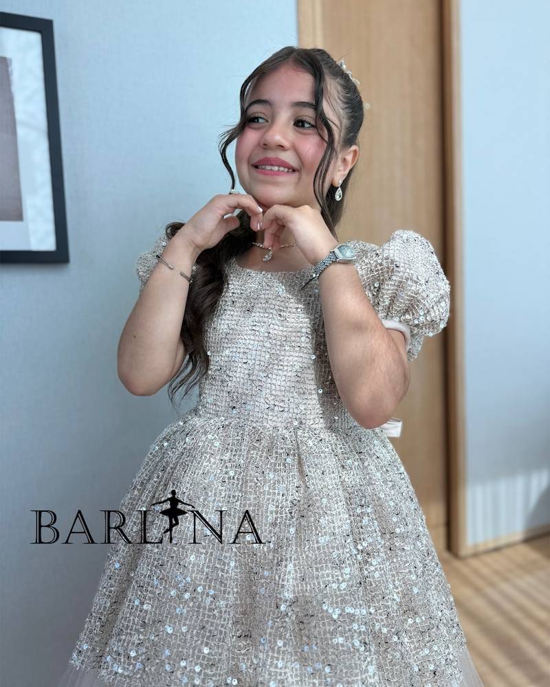 Girly beige dress made of mesh fabric