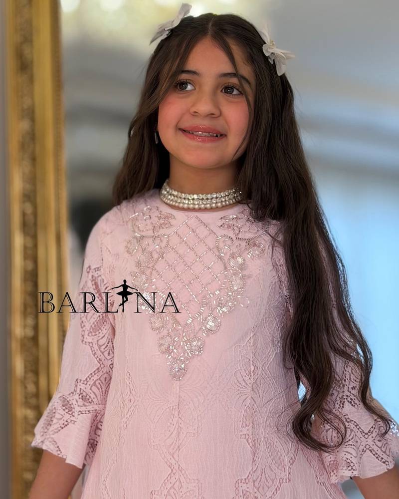 Girls' dress with lace and embroidery on the chest