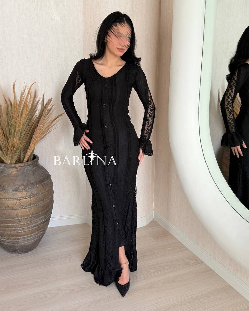 Long-sleeved lace dress