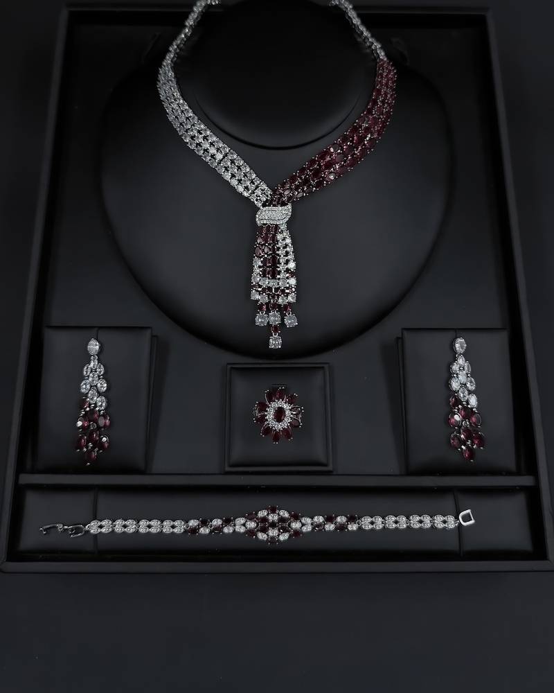 Royal accessory set with luxurious red details