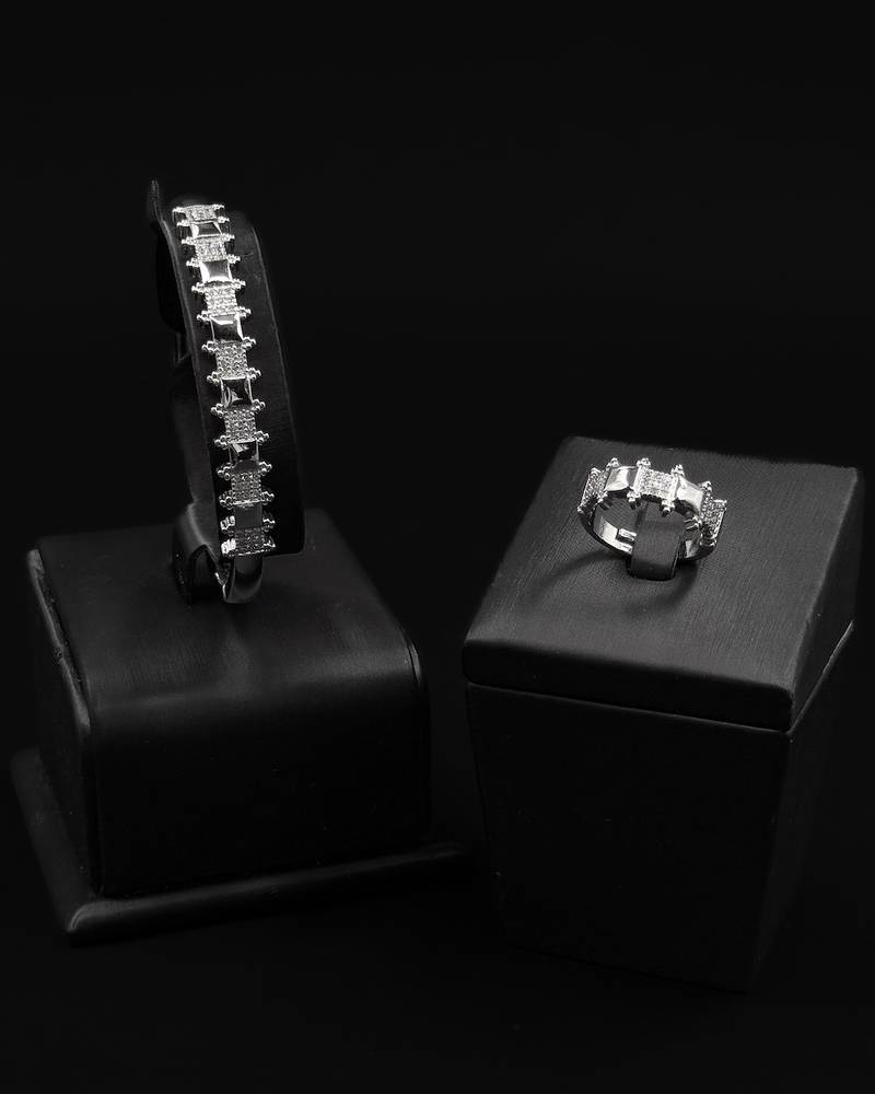 Unique geometric design accessory set