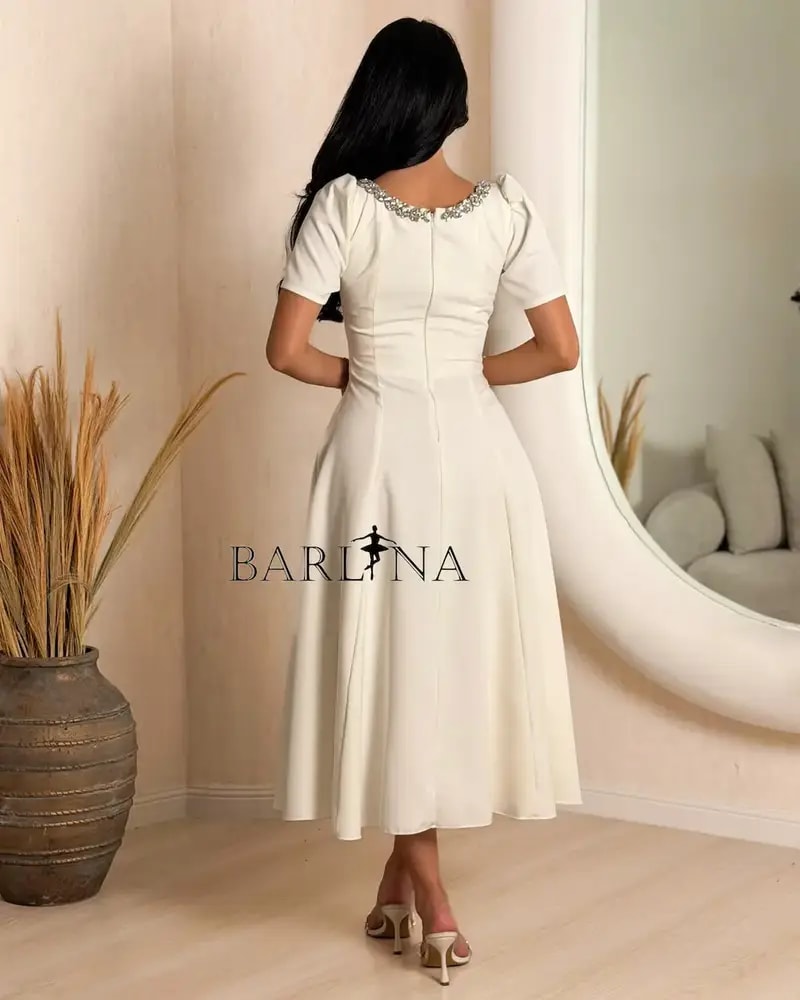 Off-white dress with a collar adorned with shimmering embroidery