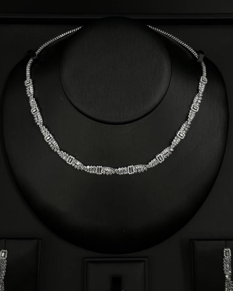 A complete accessory set with an elegant geometric design