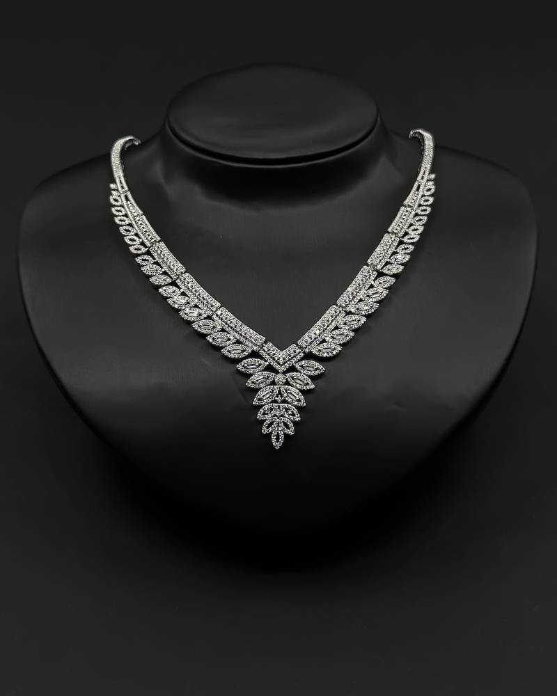 Royal accessory set with studded botanical leaves