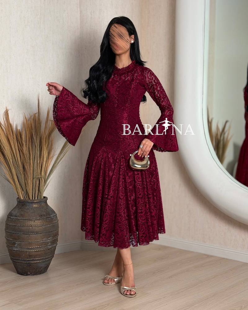 Elegant wide-cut lace midi dress
