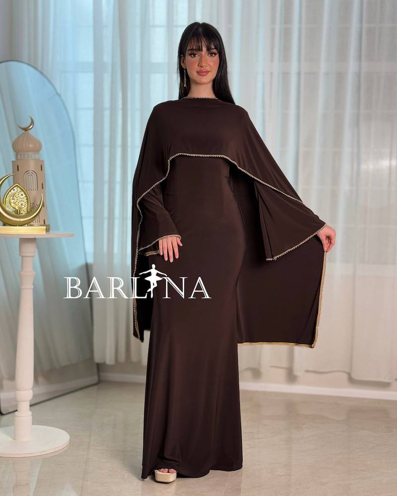 Brown dress with a wide design and cape sleeves