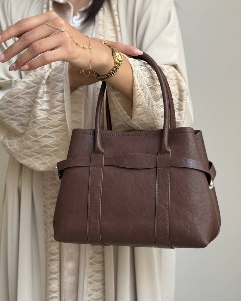 A classic soft handbag with a simple and elegant design