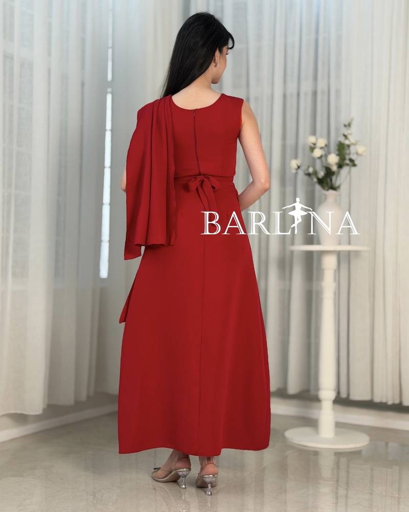Elegant burgundy dress with pleated details on the chest