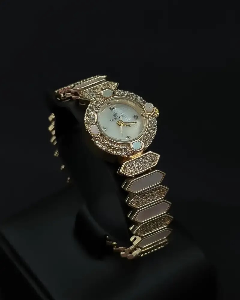 A modern women's watch with a geometric touch