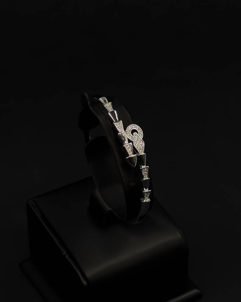 Bracelet and ring with an elegant geometric design