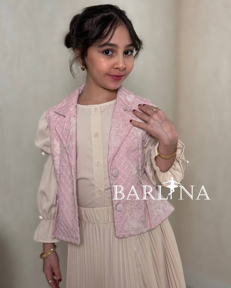 Girls' beige pleated set with a pink vest