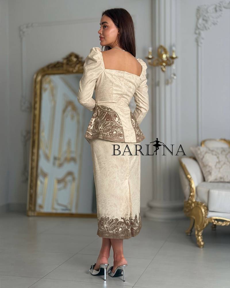 Beige set with a luxurious design and embossed patterns