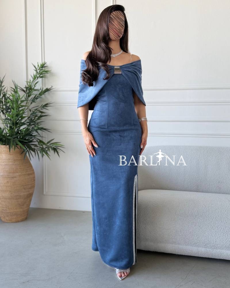 Blue dress with wide shoulders and a metal clasp