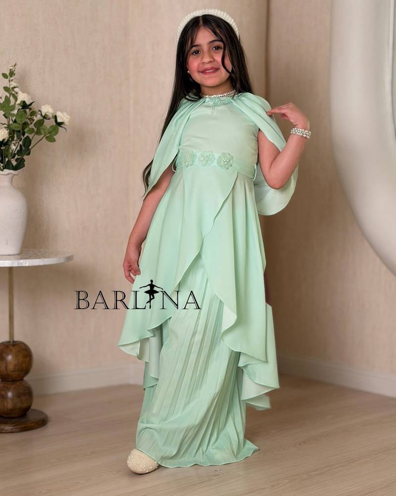 Girls' outfit with a long blouse and pleated pants