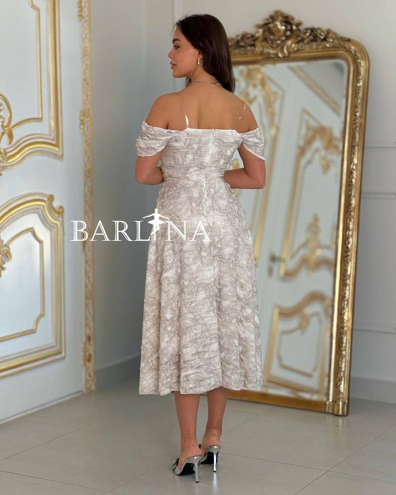 Midi off-shoulder dress with delicate details