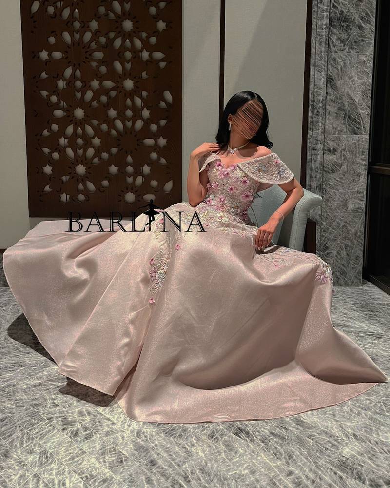 Pink evening dress decorated with elegant beads and embroidery