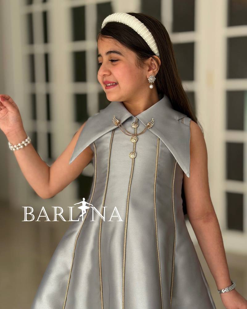 Silver girls' dress with a wide cut and elegant collar