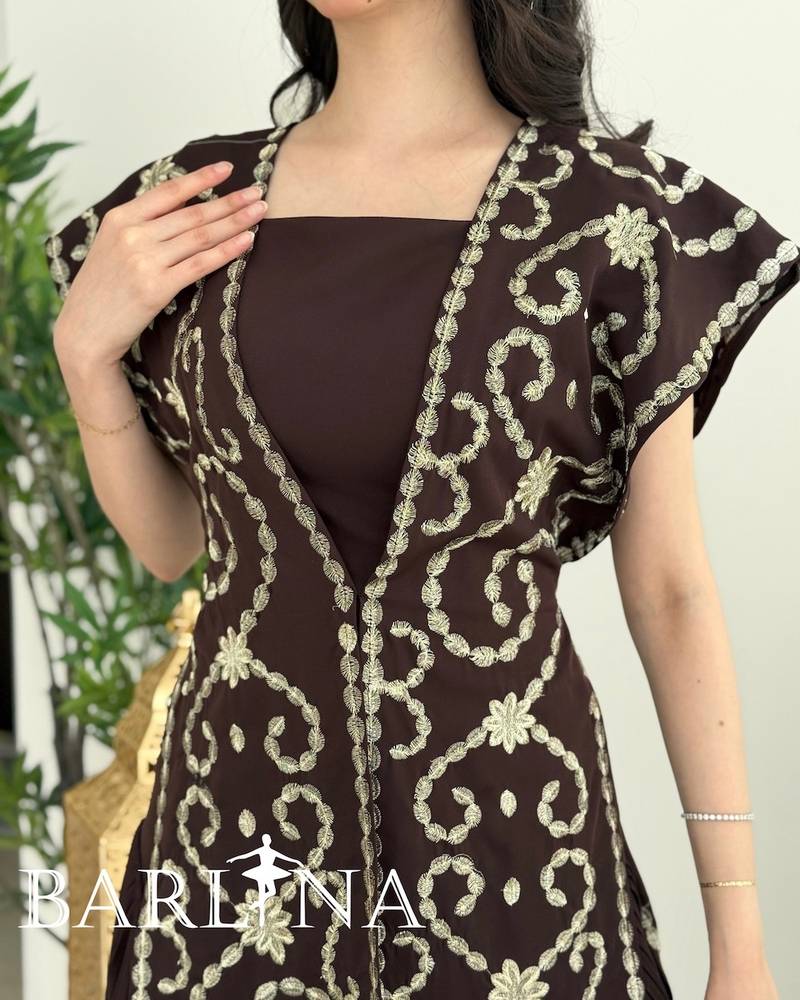 Elegant brown jalabiya embroidered with gold threads