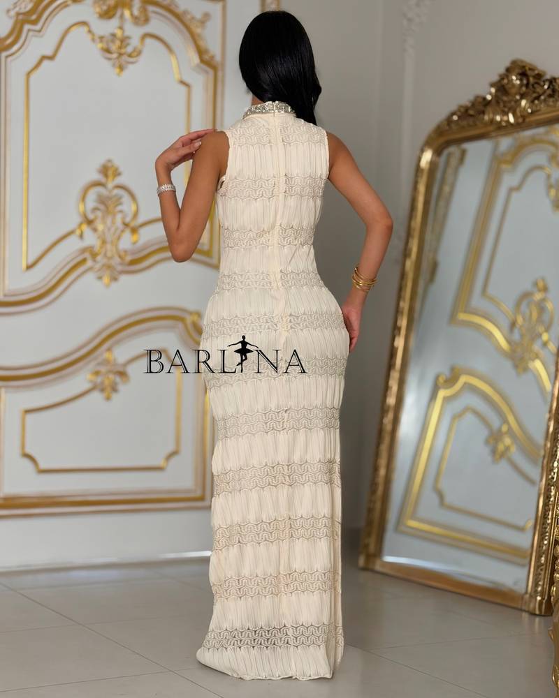 Sleeveless fitted dress with embroidery at the neckline