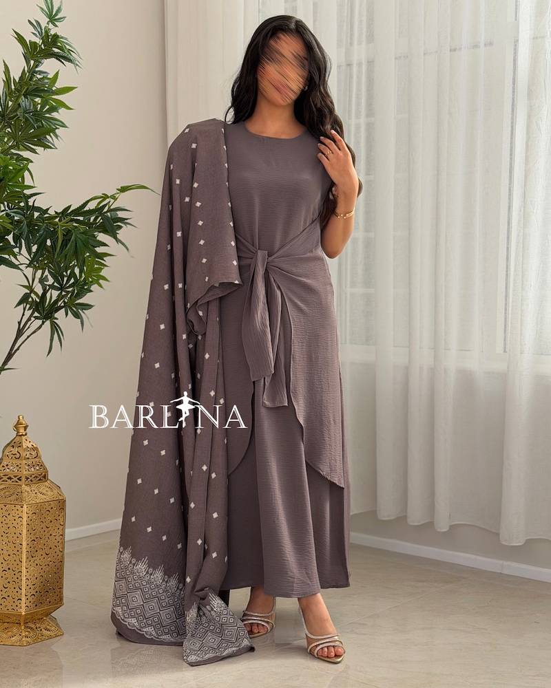 Soft two-piece jalabiya with an embroidered outer abaya