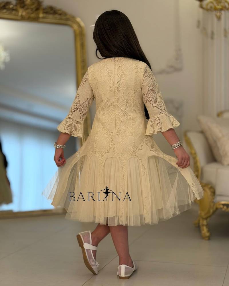 Girls' dress with lace and embroidery on the chest