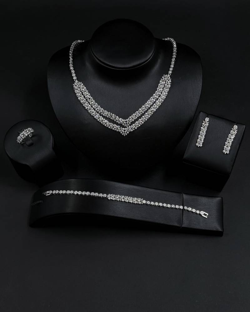 Double-sided accessory set with long earrings