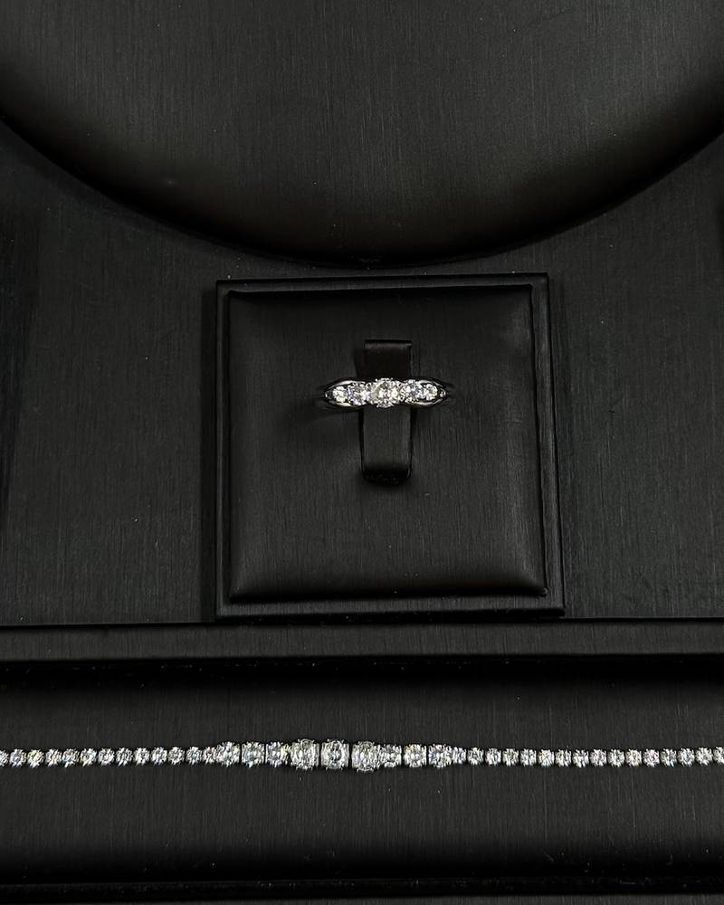 Accessory set studded with round stones