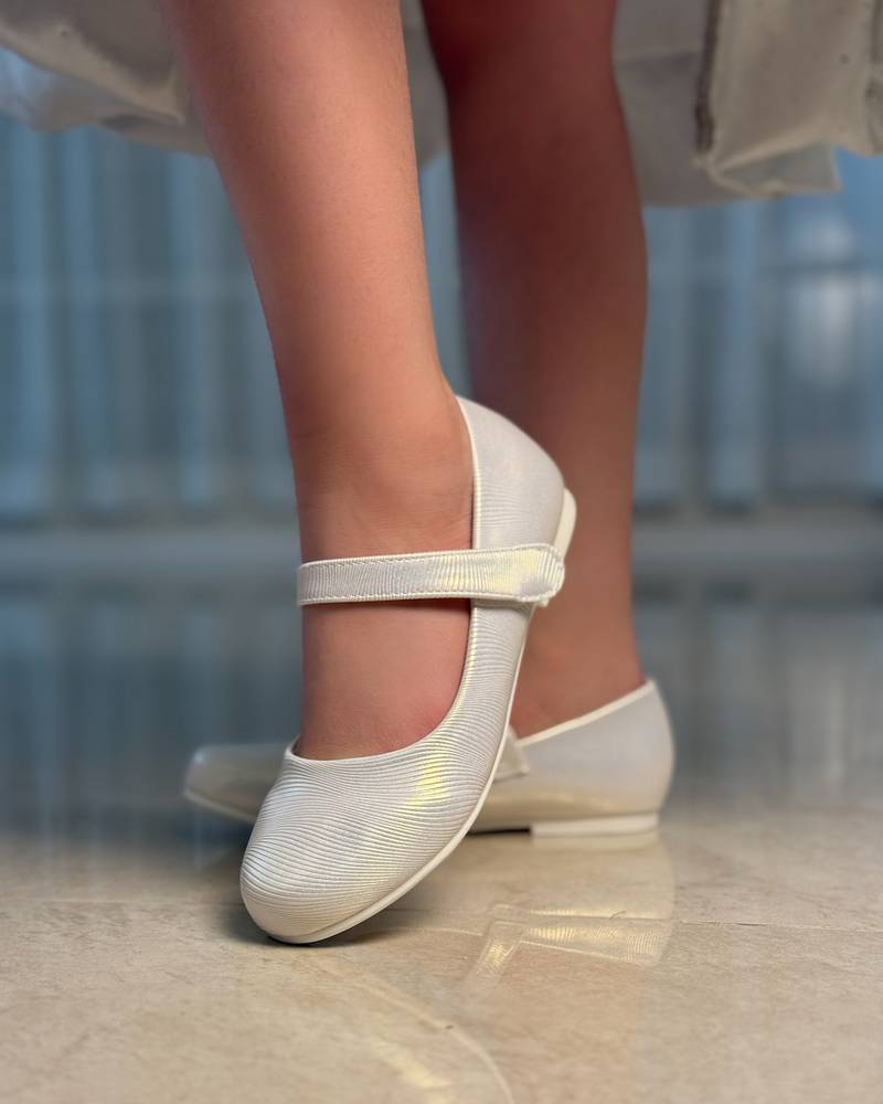 Off-white girls' shoes with a soft and elegant design