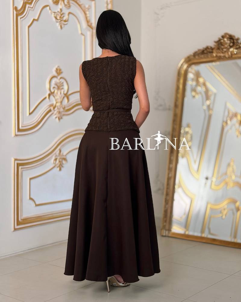 Luxurious brown sleeveless maxi skirt set