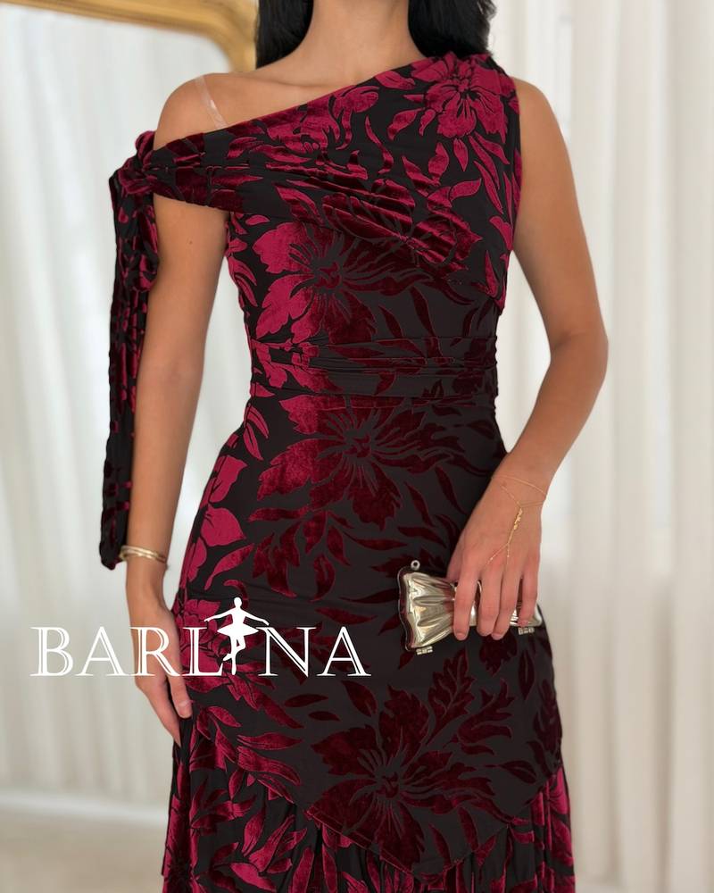 A soft midi dress with an elegant floral print
